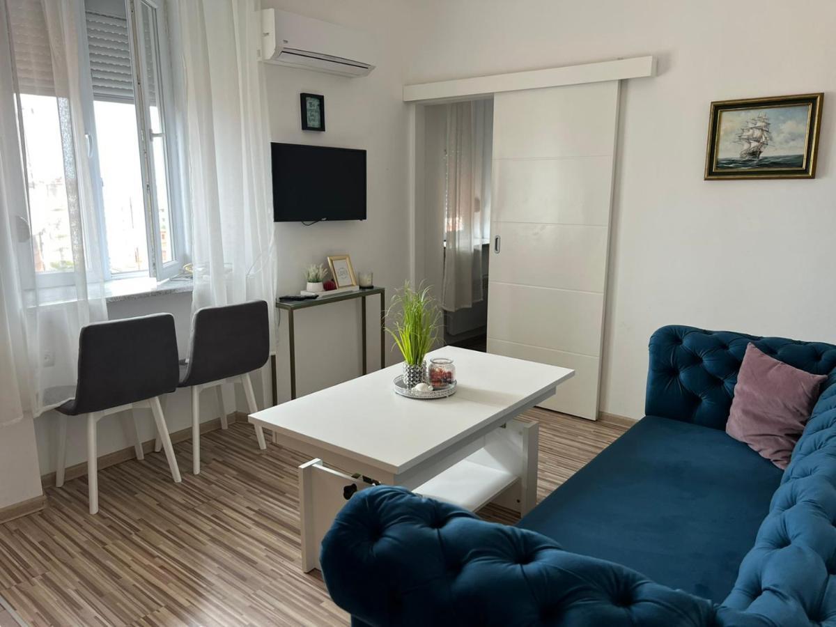 Apartman Emova Apartment Пула Екстериор снимка